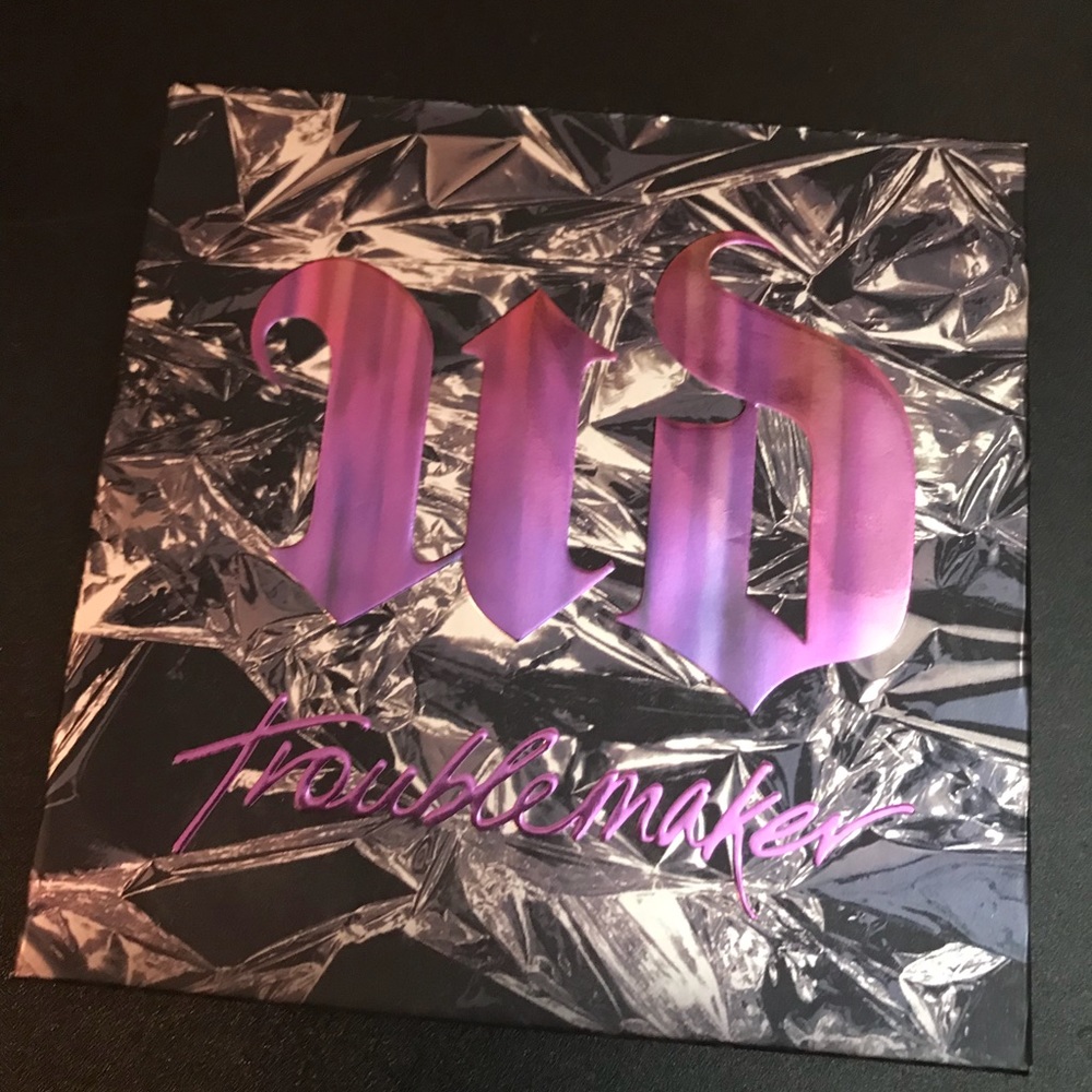 UD Troublemaker Eyeshadow palette 🎨